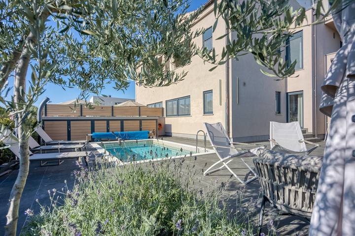 Ferienwohnung für 5 Personen, mit Balkon/Terrasse und Garten sowie Pool