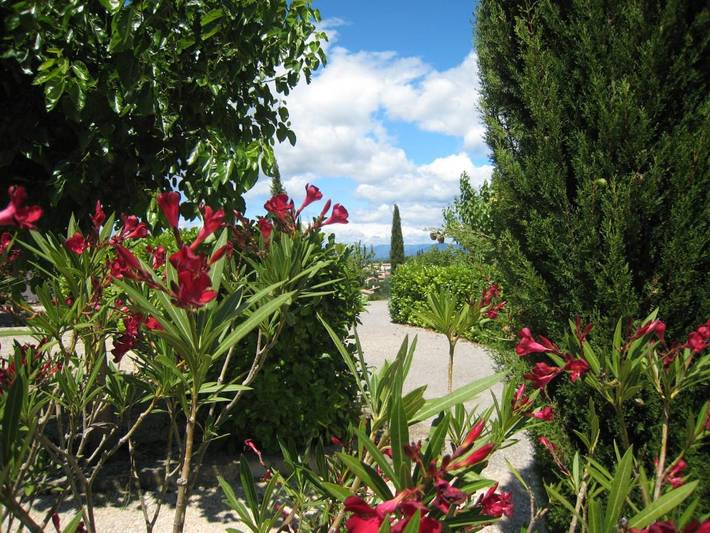 Location de vacances pour 4 personnes, avec jardin et terrasse ainsi que vue et piscine à Villeneuve-de-Berg - 4