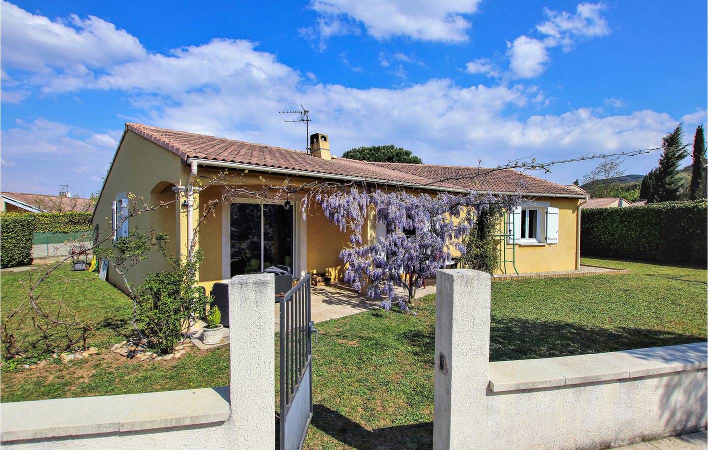 Appartement de 100m2 avec parking, piscine et jardin in Malataverne, Région de nyons