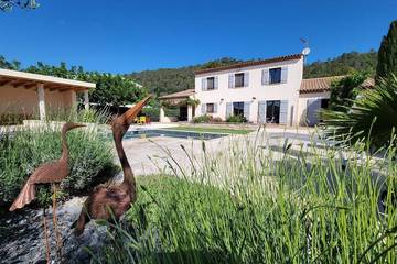 Maison d’hôte pour 4 personnes, avec jardin ainsi que jacuzzi et piscine à Le Luc