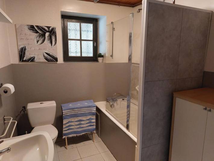Gîte pour 6 personnes, avec jardin ainsi que piscine et vue à Airoux - 4