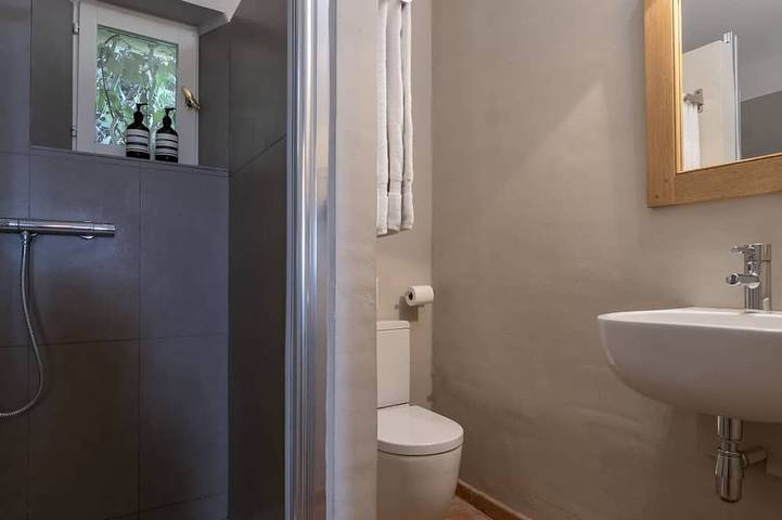 Location de vacances pour 4 personnes, avec piscine ainsi que terrasse et jardin à Joucas - 4