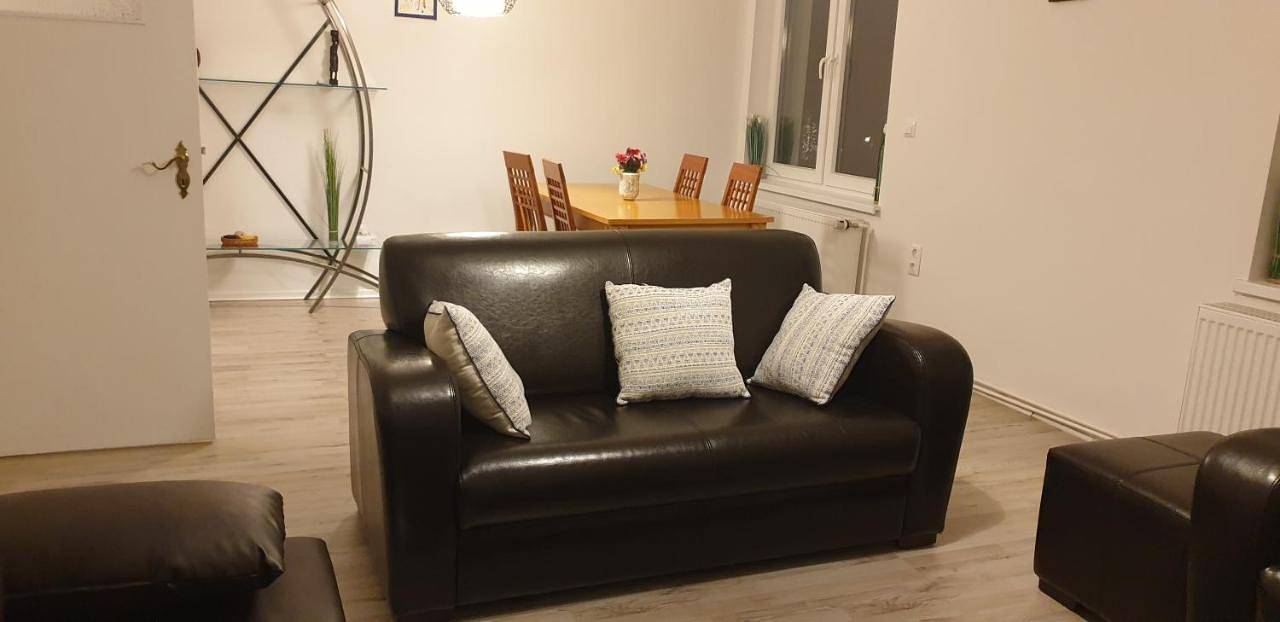 Ganze Wohnung, Three-Bedroom Apartment in Treptow - Köpenick, Berlin