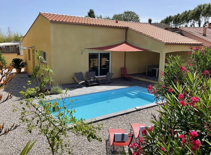 Villa pour 8 personnes, avec jardin ainsi que piscine et terrasse