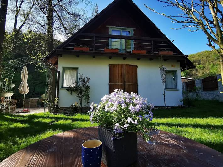 Sonniges Holzhaus am Bach, 30 Minuten Prag in Březová-Oleško, Prag West