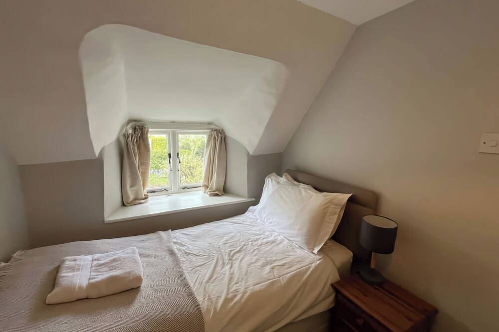 Little Ivy, pet friendly, with a garden in West Lulworth in Lulworth Cove, Dorset