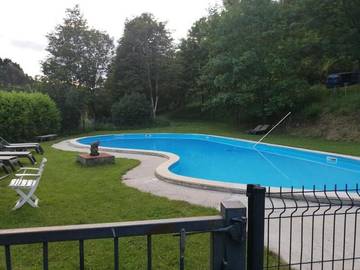 Chambre d’hôte pour 2 personnes, avec vue ainsi que terrasse et piscine, animaux acceptés à Lafarre