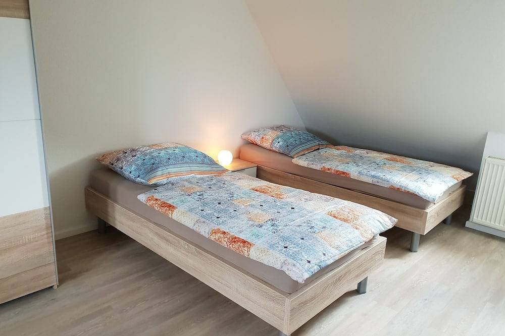 Ganze Wohnung, Trade fair Cgn/Dus Dg studio apartment for 1-4 persons, can be extended by renting out in Monheim am Rhein, Kreis Mettmann