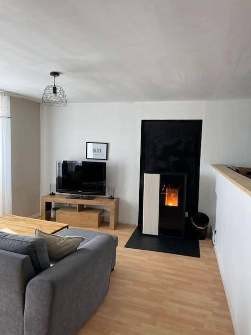 Location de vacances pour 6 personnes, avec terrasse et vue à Moyrazès