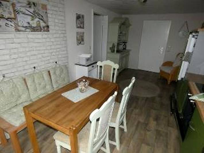 Hel lägenhet, Apartment 'Fewo Am Schloss' with Shared Pool, Shared Garden and Wi-Fi in Stavenhagen, Mecklenburgska sjöarna