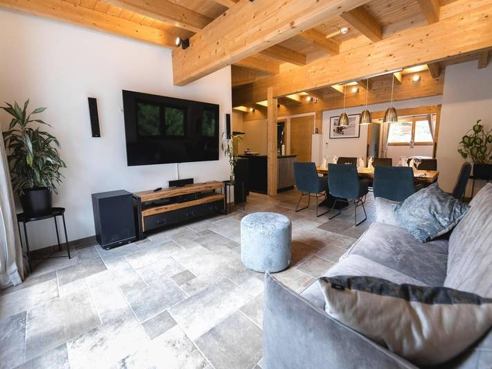 Location de vacances pour 6 personnes, avec Balcon et Jacuzzi ainsi que Terrasse et Jardin à Vent