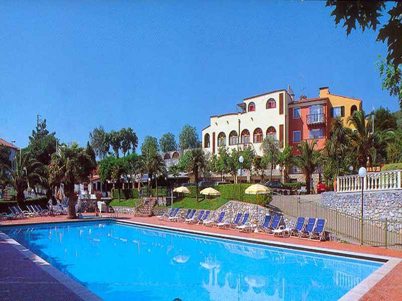 Appartamento intero, Appartamento per vacanze con piscina in Pietra Ligure, Comune di Pietra Ligure