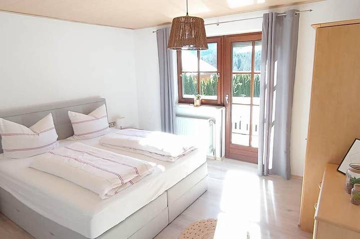 Ferienwohnung für 4 Personen, mit Sauna und Balkon sowie Pool und Garten in Bischofsmais