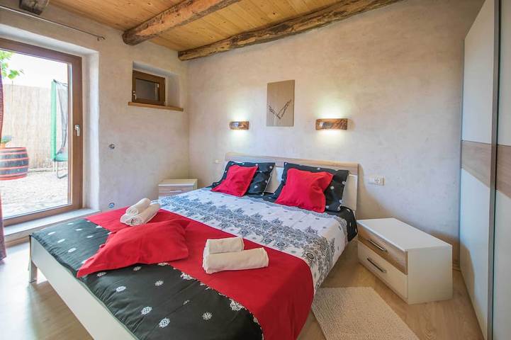 Vollständig umzäunt, privater Pool, komplett klimatisiert, haustierfreundlich in Pazin, Zentralistrien