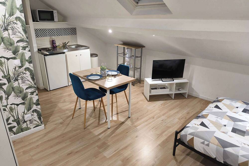 Ganze Wohnung, Chic Studio with Parking in Charleville-Mézières in Charleville-Mézières, Ardennen