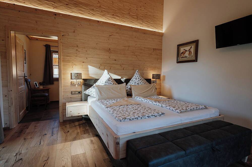 Ganze Wohnung, Modernes Chalet mit Whirlpool in Bayerbach, Bayerische Golf und Thermenland