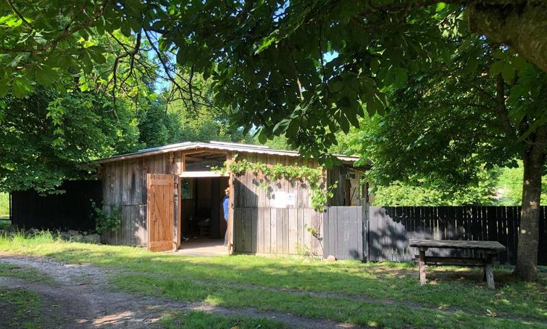 Camping für 8 Personen, mit Garten und Terrasse sowie Ausblick, mit Haustier in Mecklenburgische Seenplatte