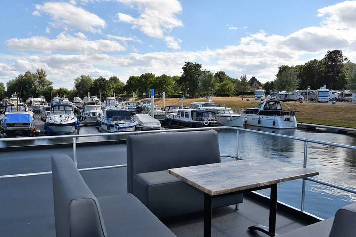 Cosy floating Boatlodge, Athene, 4 persons, 2 bedrooms Maastricht in Maastricht, Limburg