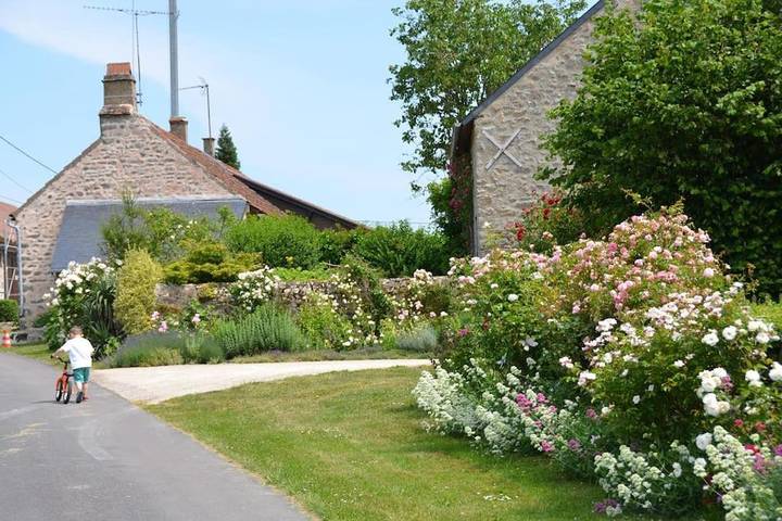 Location de vacances pour 10 personnes, avec vue et jardin à Saint-Martin-du-Puy - 4