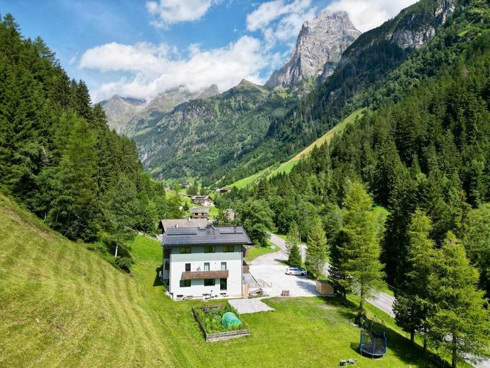 Ferienwohnung für 2 Personen, mit Balkon und Terrasse sowie Garten und Sauna in Brenner