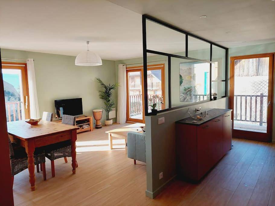 Appartement entier, Charmant Appartement Lac d'Annecy / Ski - 6 Pers in Menthon-Saint-Bernard, Région d'Annecy