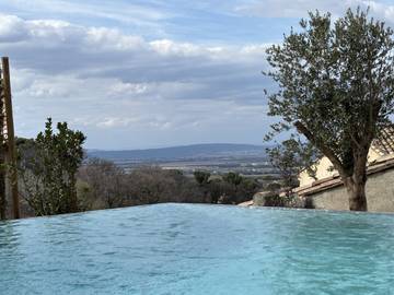 Cottage pour 2 personnes, avec jardin ainsi que piscine et jacuzzi à Gigondas