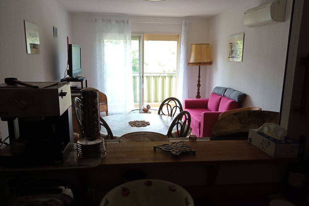 Appartement entier, Appartement 2 pièces 1er étage  centre ville vue sur rivière et colline. in Salernes, Région de Draguignan