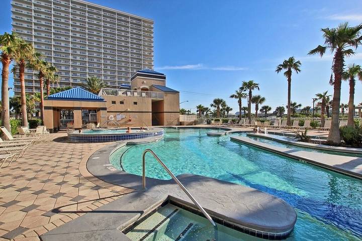Beach rental for 6 people, with hot tub and pool as well as sauna and balcony in Gulf Shores