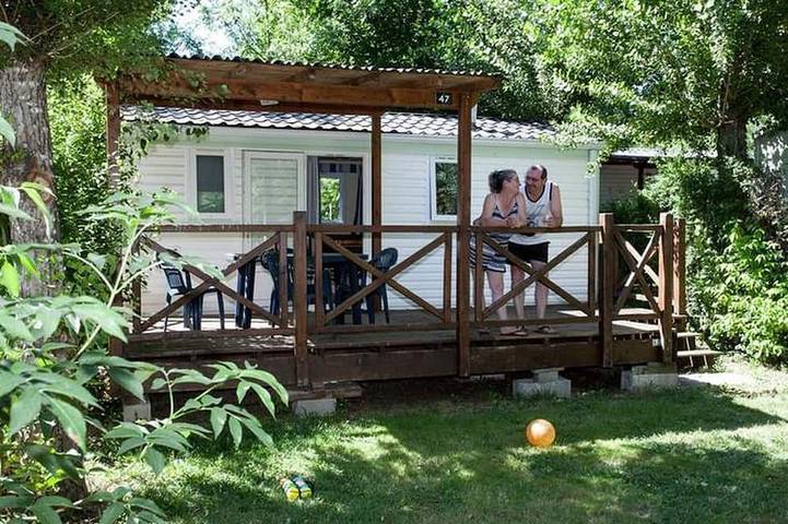 Mobil home pour 3 personnes à Monplaisant