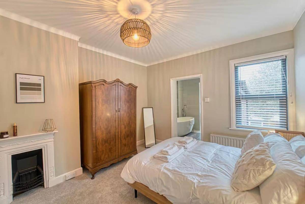 Three-Bedroom House in Hereford, Herefordshire