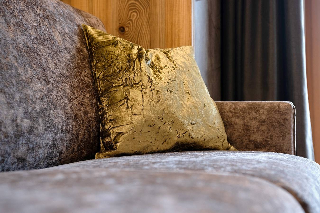 Entire apartment, Apartment 'Heuduft' with Mountain View, Shared Garden and Wi-Fi in Tanas, Laas