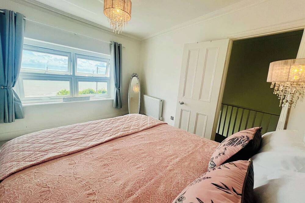 Seaside Town House Close to Walton Pier & Beach in Frinton and Walton, Essex