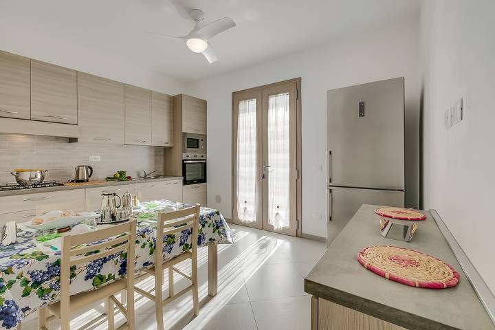 Casa Nadia 1.2 Km from Sea with Terrace & Parking in Massa (Italie), Riviera Italienne