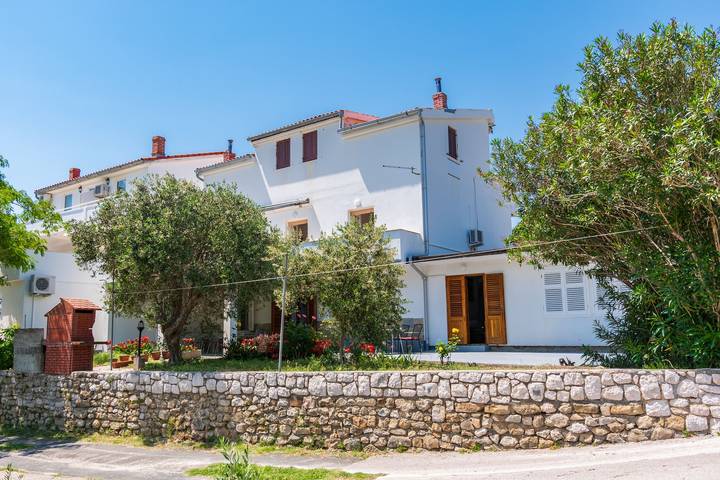 Ferienhaus für 8 Personen, mit Balkon und Garten in Banjol - 3