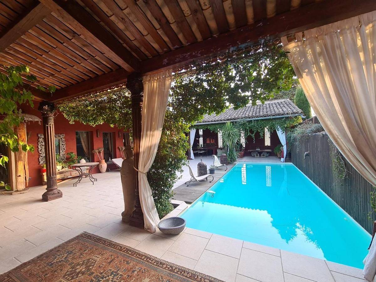 Suite Exotique Côte Sud Ardeche avec Espace Cuisine accès Patio avec Piscine ! in Chauzon, Ardèche