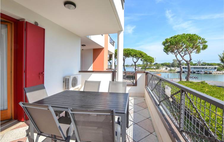 Apartamento vacacional entero, 200m Playa c/ WiFi, Aparcamiento, AA, Piscina, Cocina in Lido di Jesolo, Cavallino-Treporti