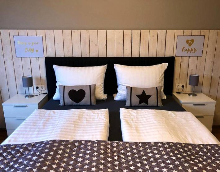 Ferienwohnung für 6 Personen, mit Terrasse und Ausblick in Schützenfest Hannover