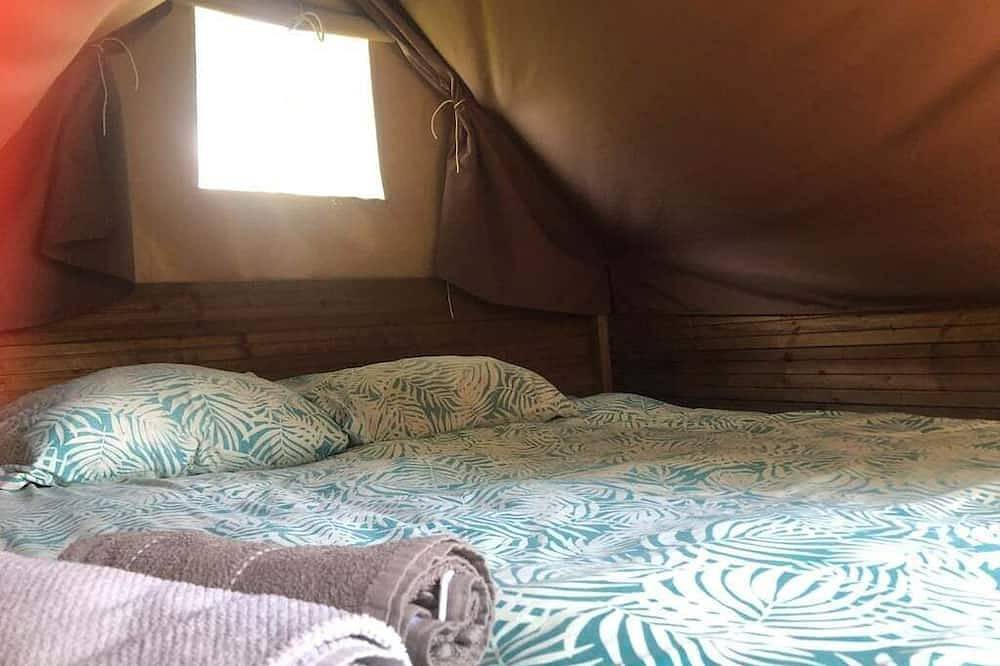 Cabane à la belle étoile in Saint-Jean-les-Deux-Jumeaux, Seine-et-Marne