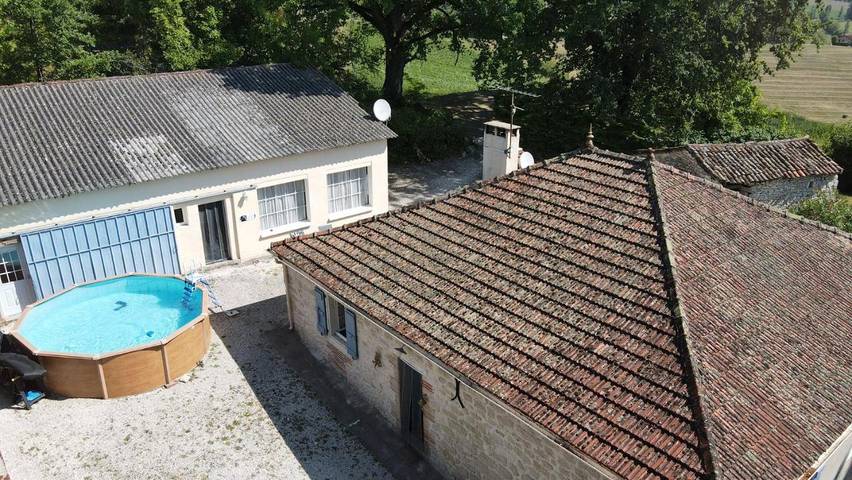 Location de vacances pour 2 personnes, avec vue ainsi que terrasse et piscine à Cazes-Mondenard - 4