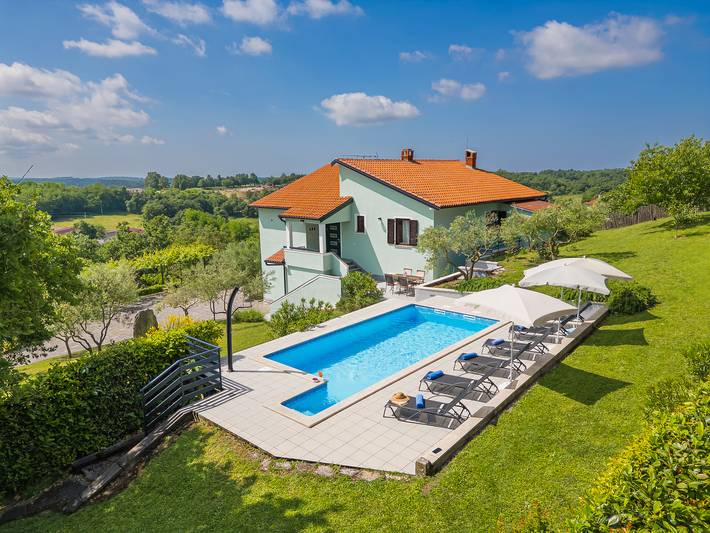 Villa pour 8 personnes, avec balcon et piscine - 1