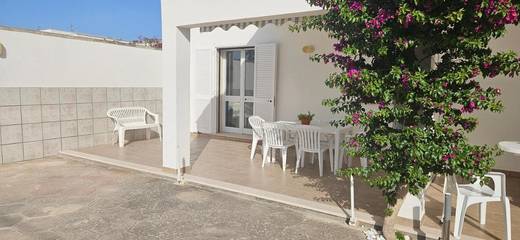 Gîte pour 5 personnes, avec balcon et vue, adapté aux familles à Torre Chianca