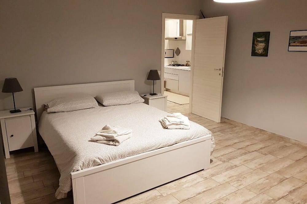 Villa Ginevra tweede eenheid appartement met zwembad wifi gratis parkeren in Santa Venerina, Etna