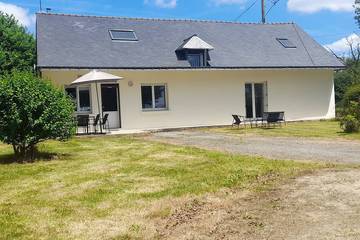 Gîte pour 6 personnes, avec jardin à Moréac