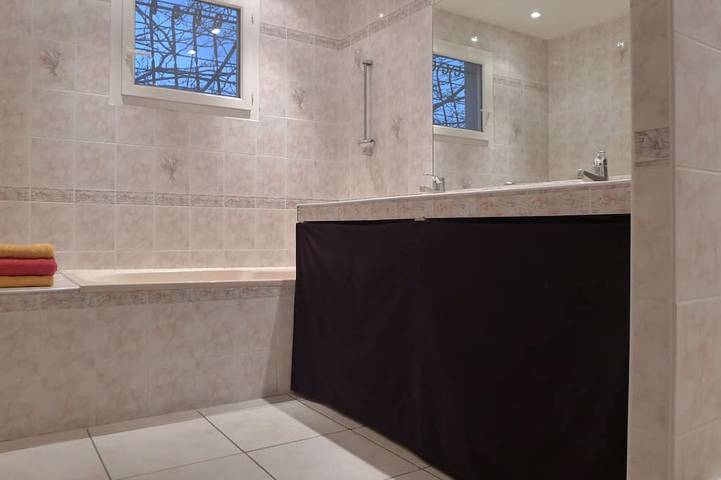 Gîte pour 8 personnes, avec balcon et jardin à Verzeille - 3