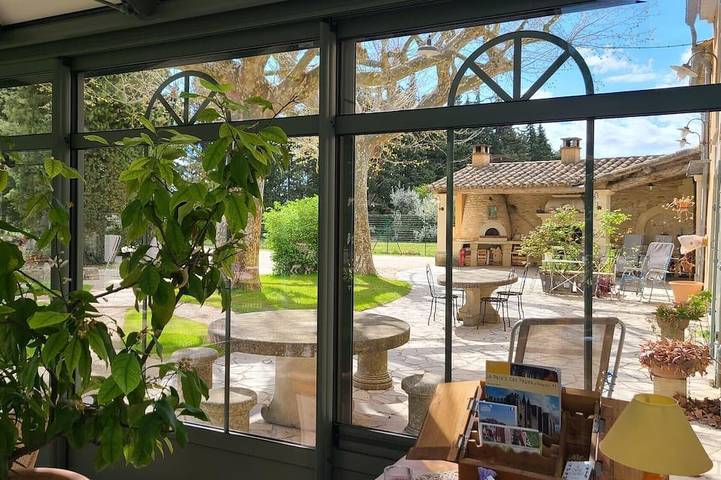 Appartement de vacances pour 4 personnes, avec piscine et jardin, animaux acceptés