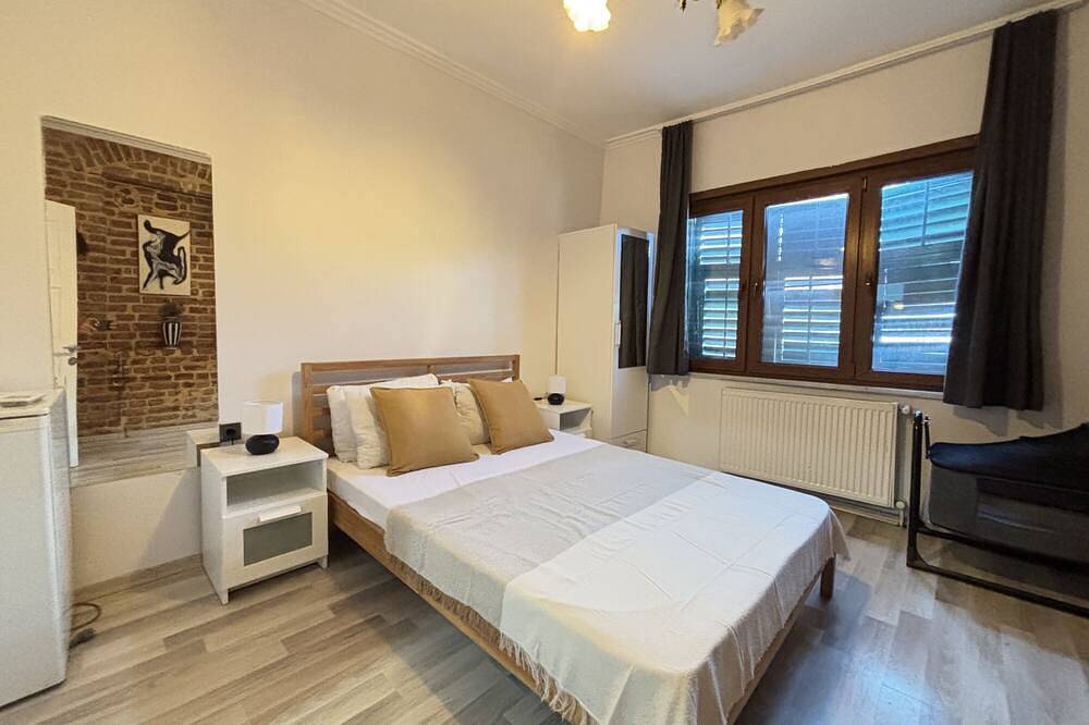 Unique 5Br Art House in Balat w/ Garden in Balat, Istanbul