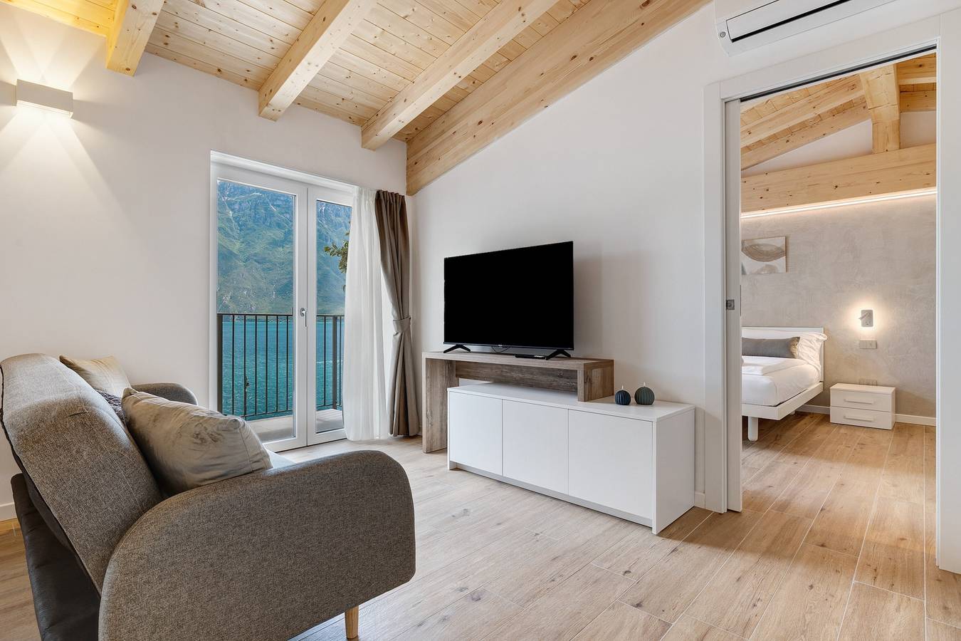 Hel lejlighed, Apartment 'Jacky's 2' with Lake View, Wi-Fi and Air Conditioning in Limone sul Garda, Garda-Fjellene