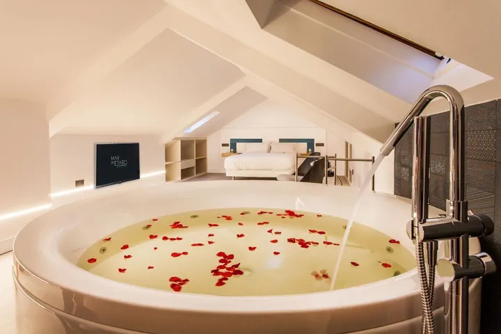 Hotel para 2 personas, con jardín además de vistas y vistas al lago - 1