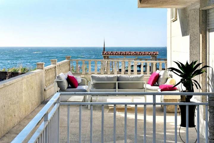 Chalet para 16 personas, con jardín además de vistas y piscina - 1