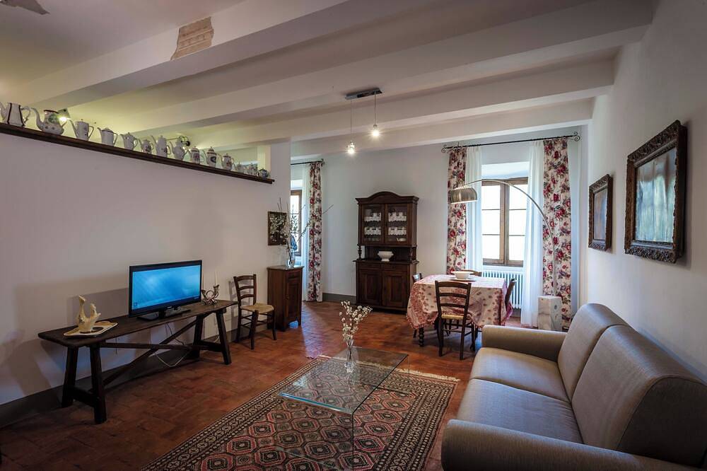 Apartamento entero, Charming Casale w/ Garden & Shared Pool, Romagna Toscana Escape- La Clombera 2 in Tredozio, Provincia de Forlì-Cesena